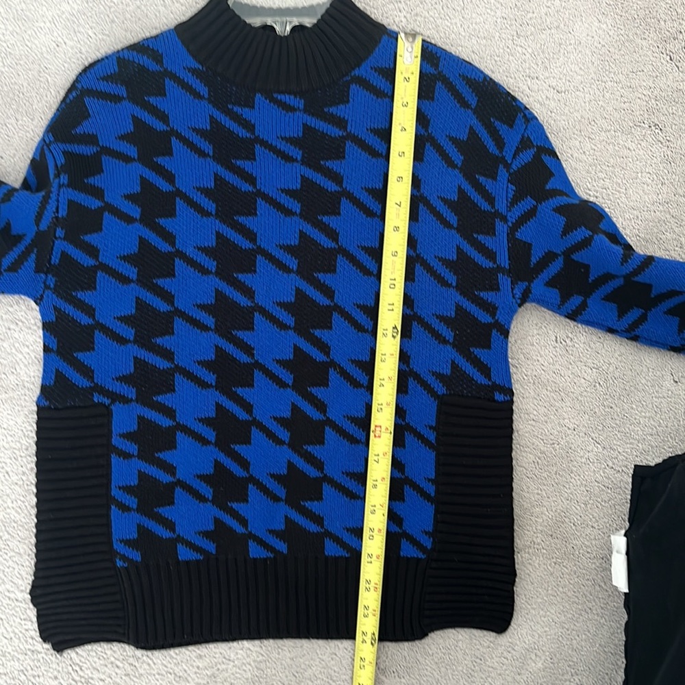 Nine West cobalt and black houndstooth sweater. Medium - Picture 6 of 7